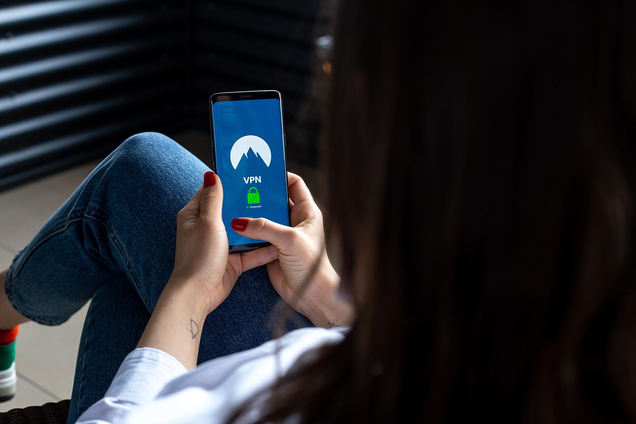 实名流量卡买卖：一段短信，一份开心