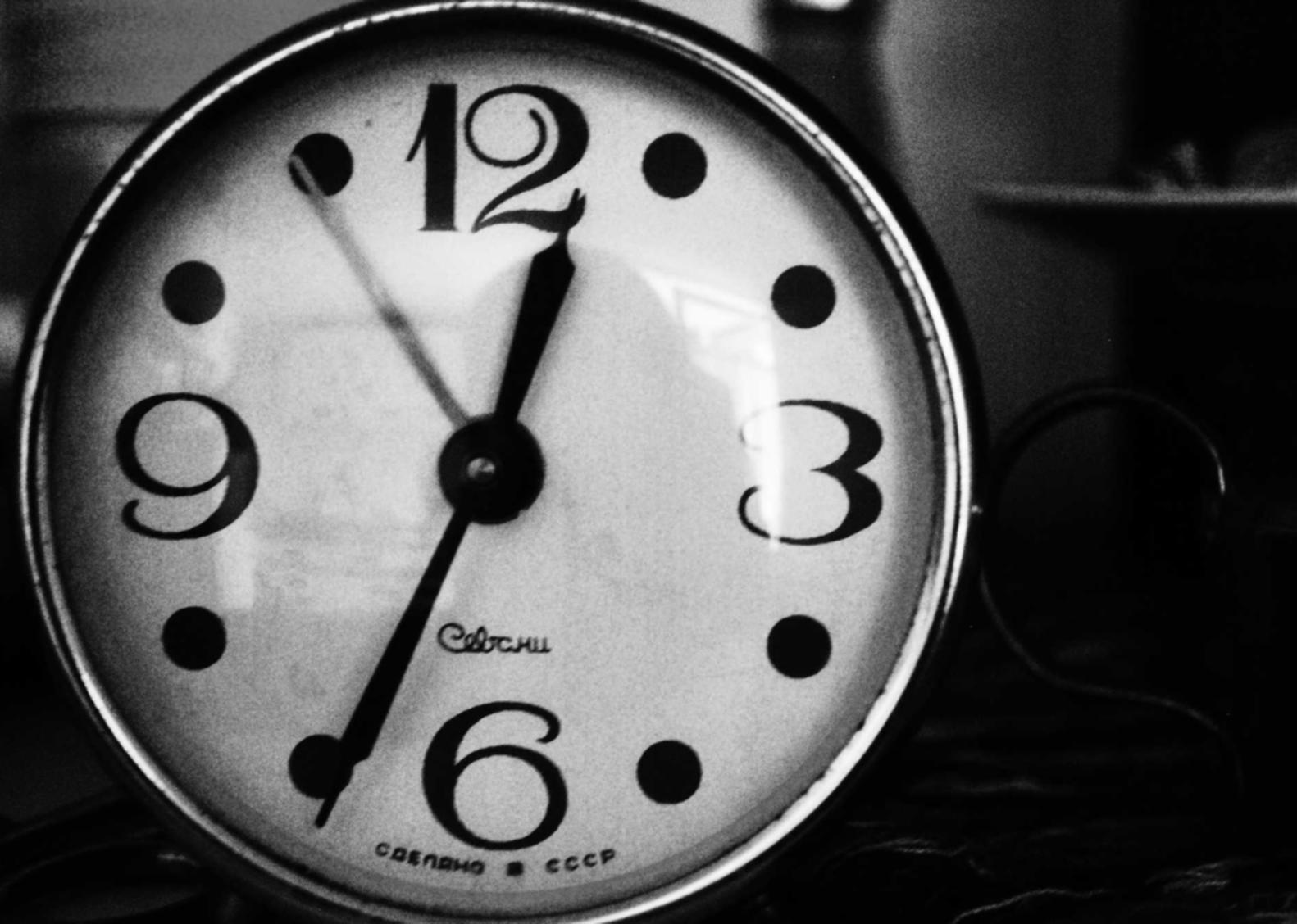 极信通信实名账号：短信如何帮助您在不同时区的国际合作 